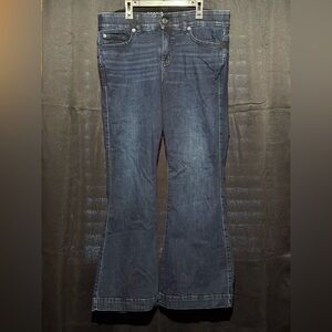 Torrid Bombshell Flare Jeans
Size 14 Short